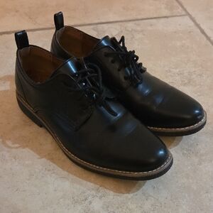 Classic Black Size 5 Dress Shoes